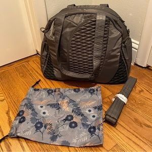 EUC Lug Cartwheel 2 Overnight / Gym Bag.